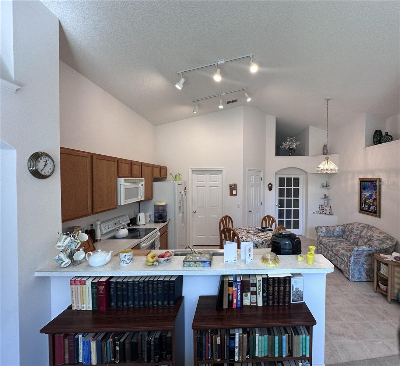 Image 11 of 38 For 515 Whittier Street