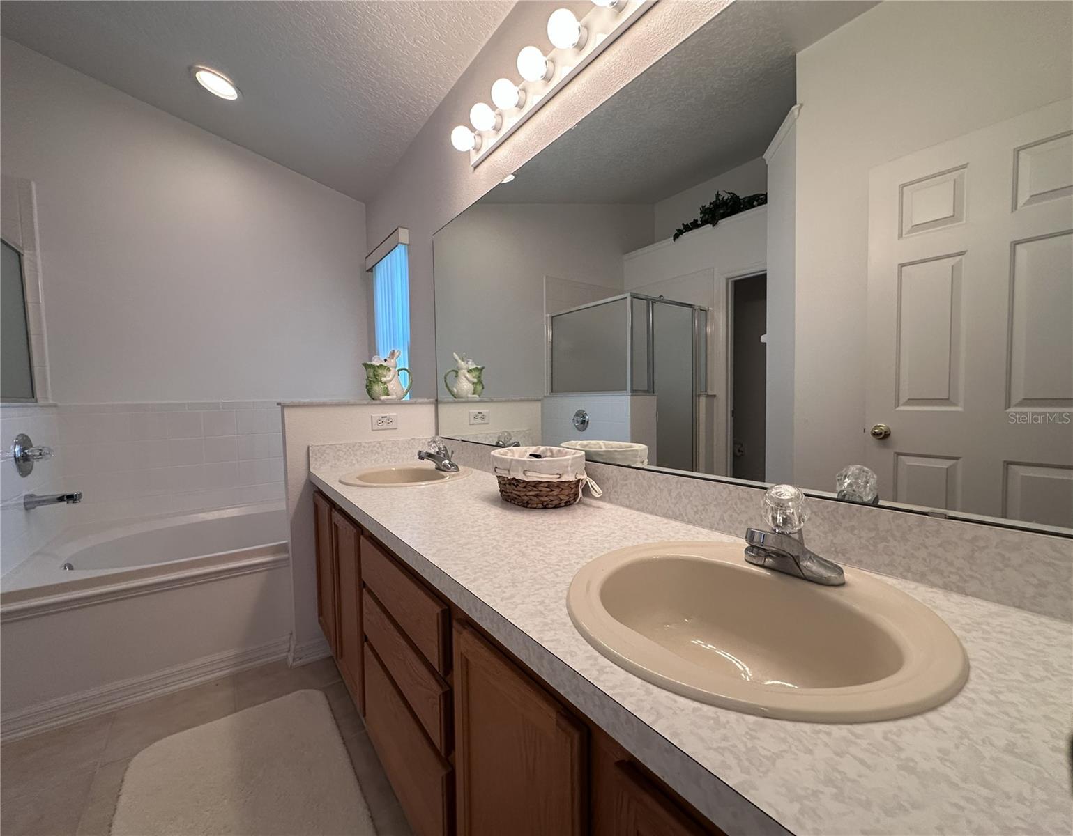 Image 19 of 38 For 515 Whittier Street