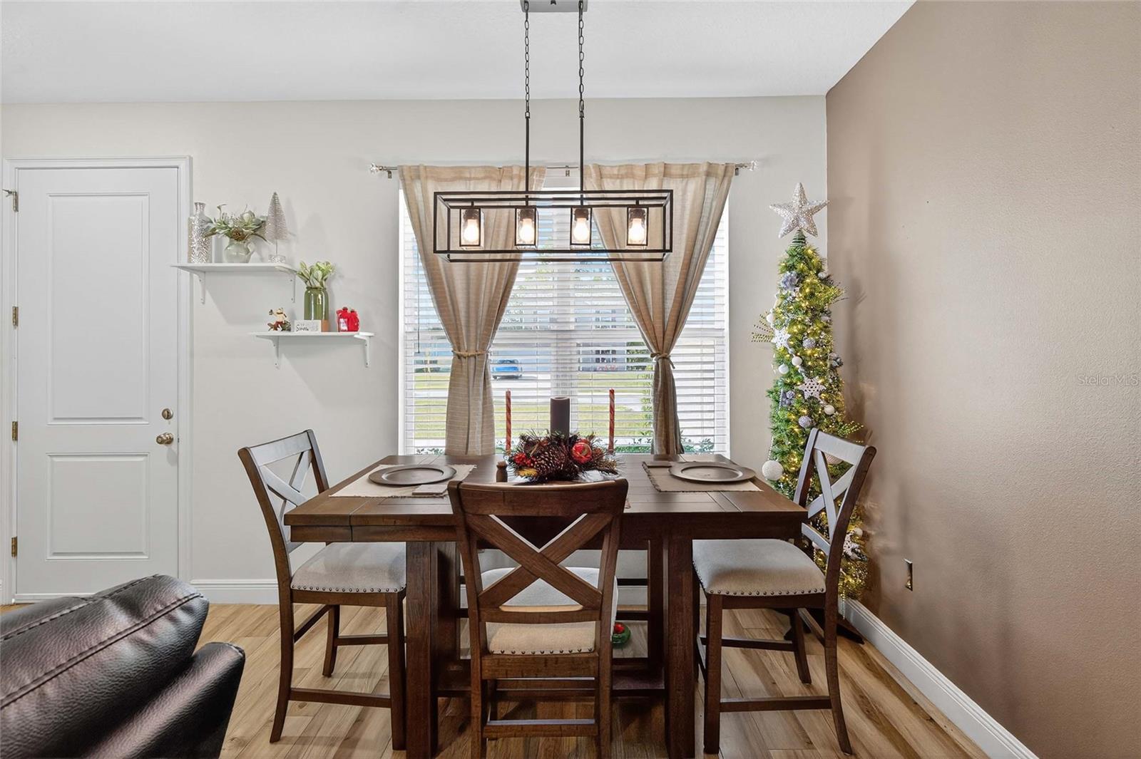 Image 12 of 39 For 1664 Redfin Drive