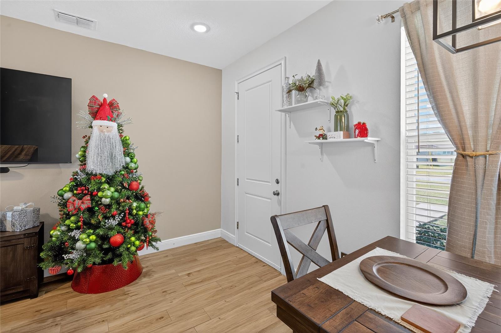 Image 13 of 39 For 1664 Redfin Drive