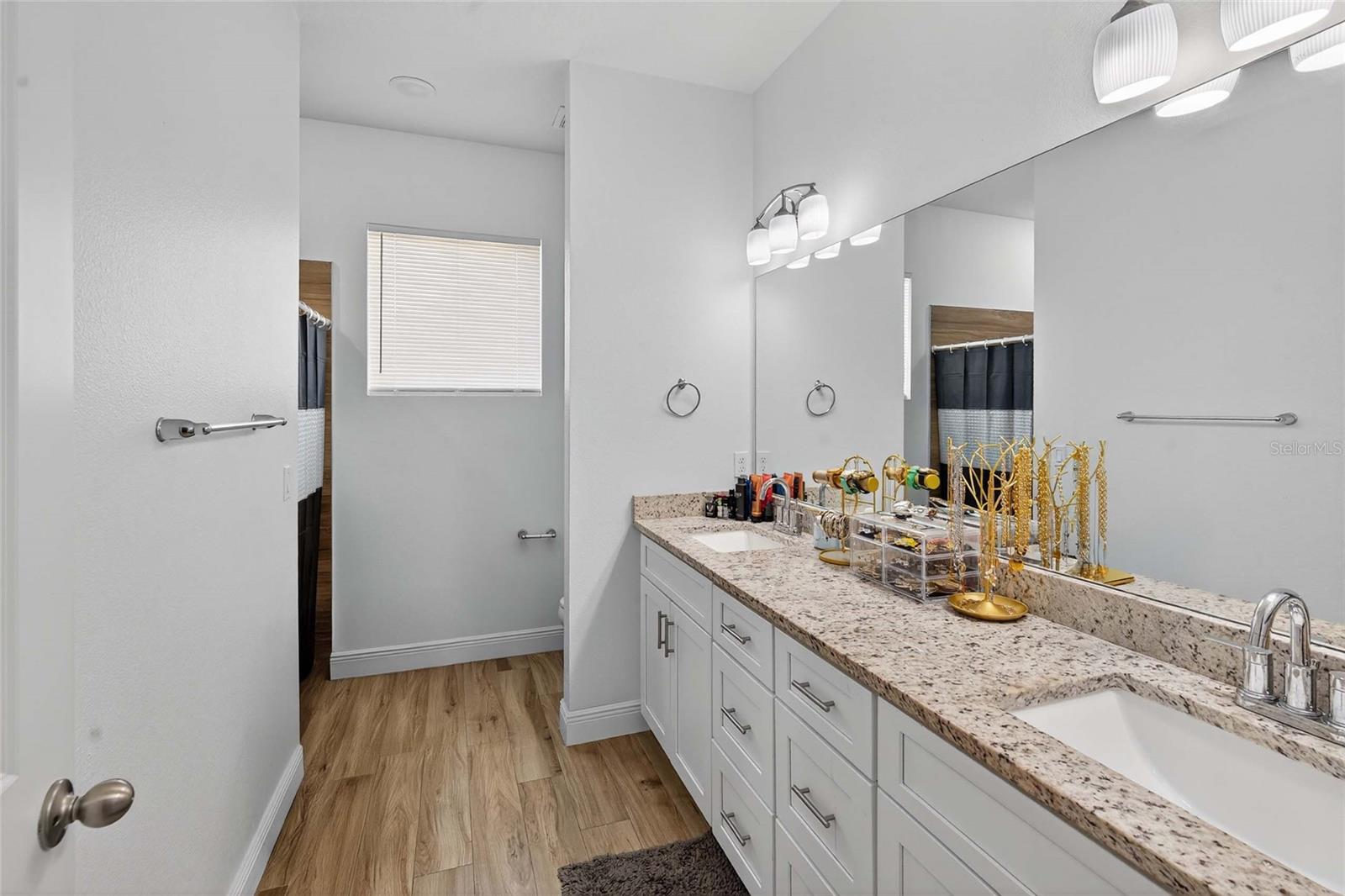 Image 6 of 39 For 1664 Redfin Drive