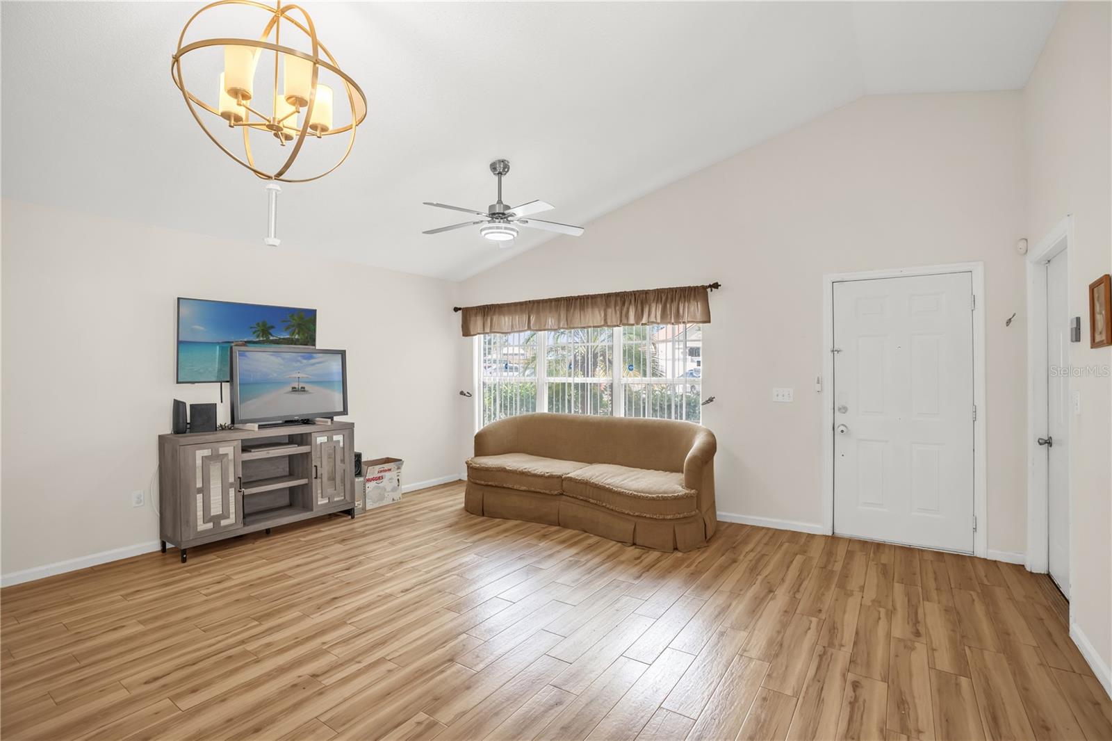 Image 3 of 25 For 3444 Dartford Drive