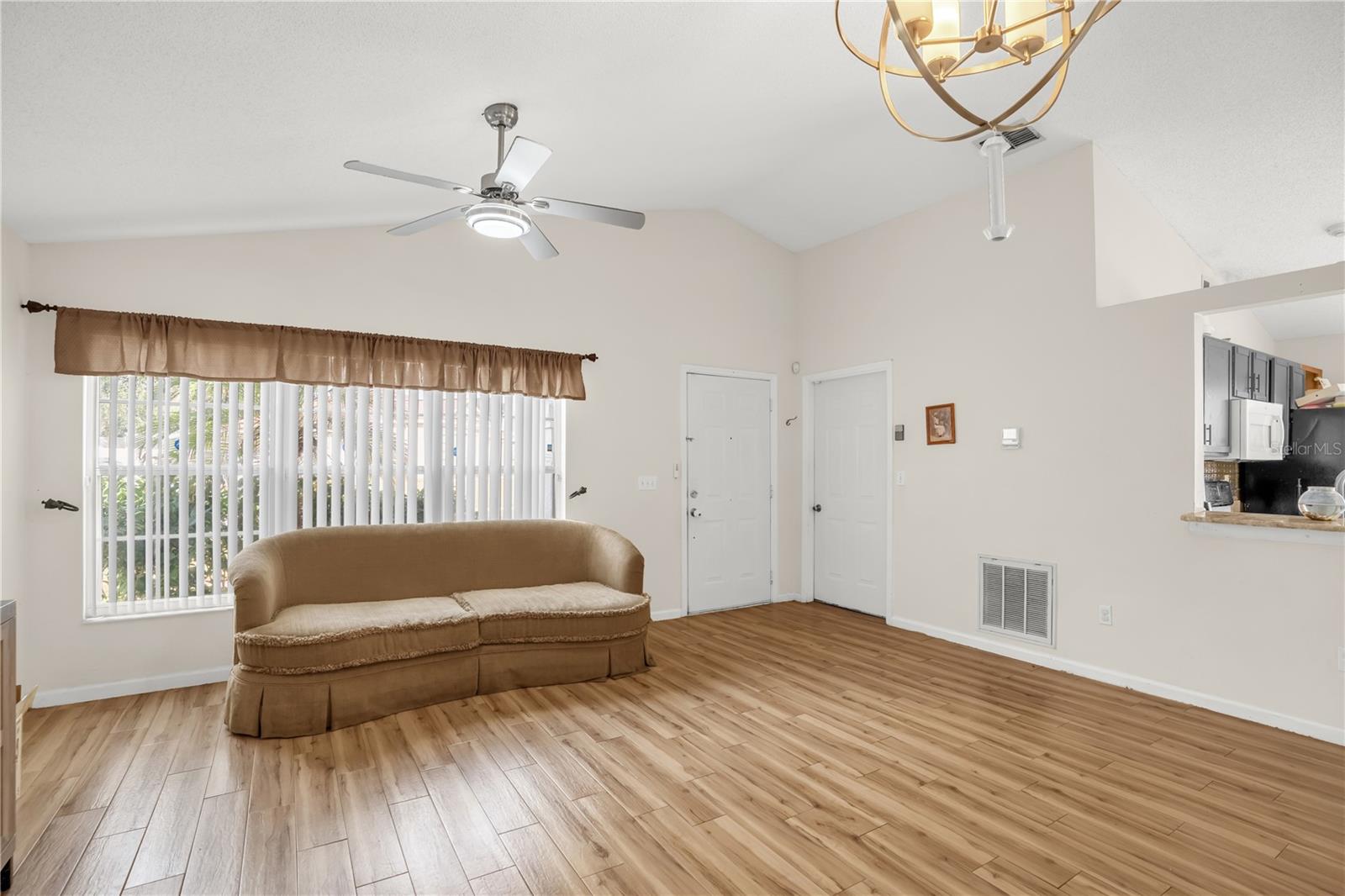 Image 4 of 25 For 3444 Dartford Drive