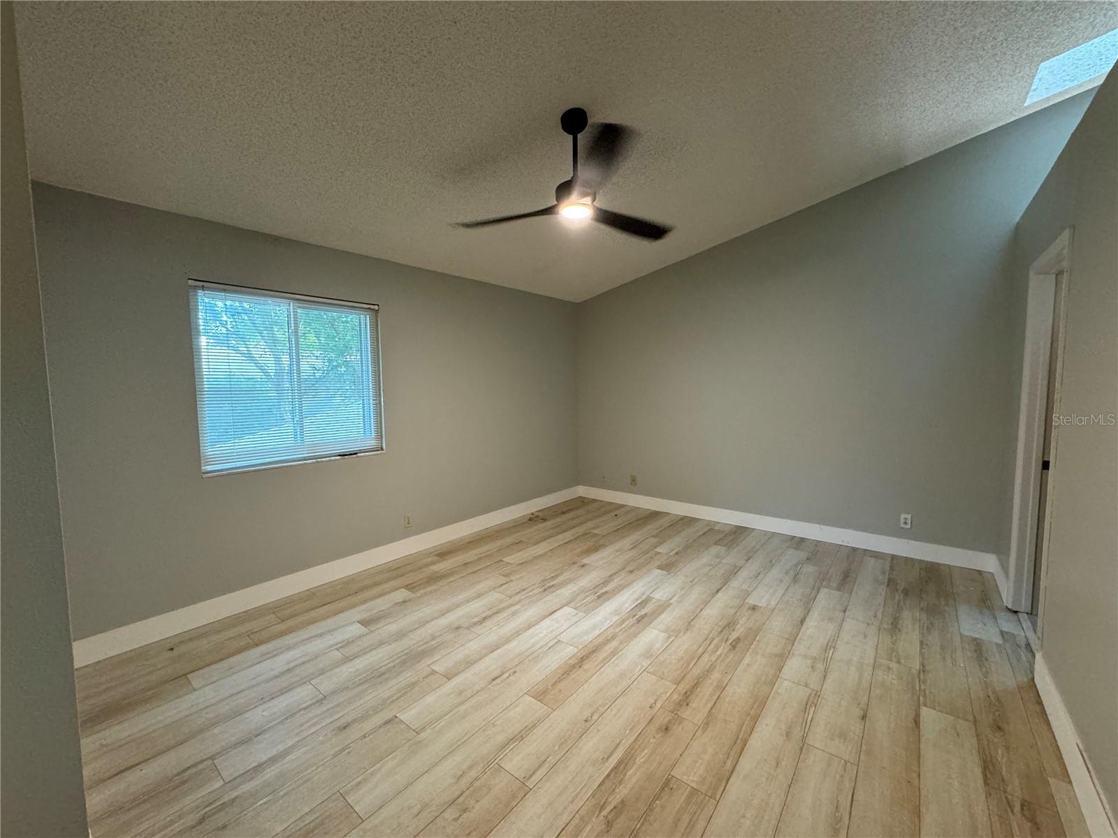 Image 15 of 25 For 626 Red Oak Circle 110