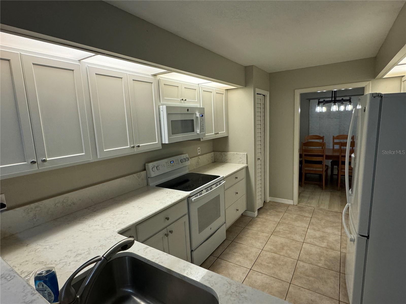 Image 17 of 25 For 626 Red Oak Circle 110