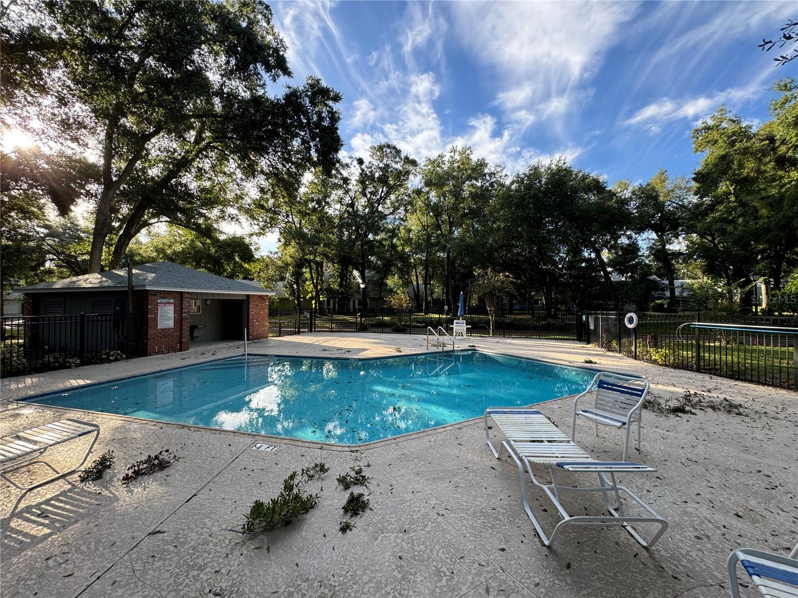 Image 6 of 25 For 626 Red Oak Circle 110