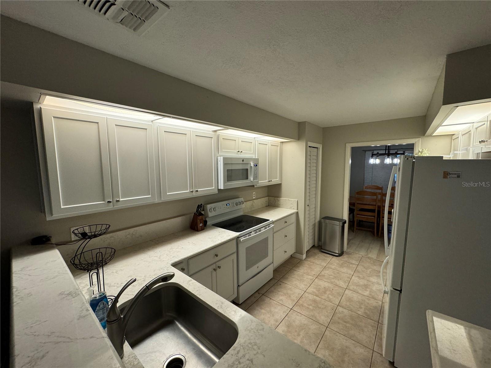 Image 9 of 25 For 626 Red Oak Circle 110