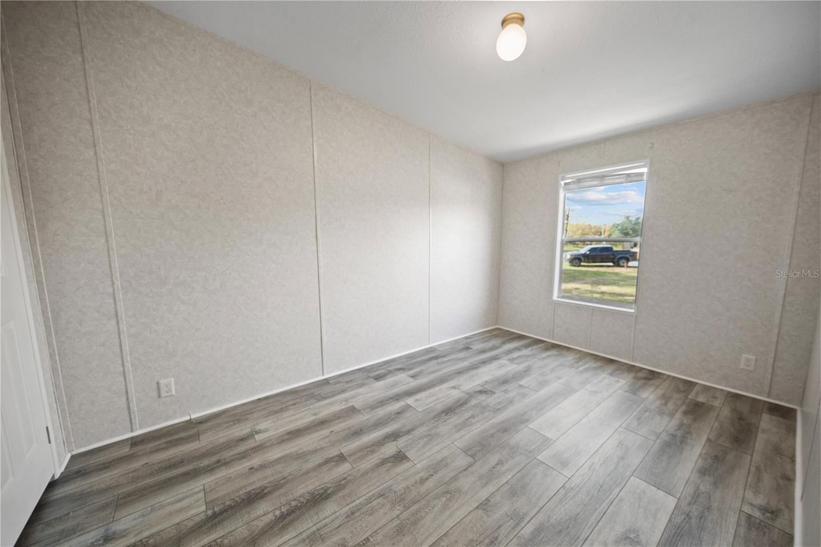 Image 19 of 33 For 35620 Shelley Drive