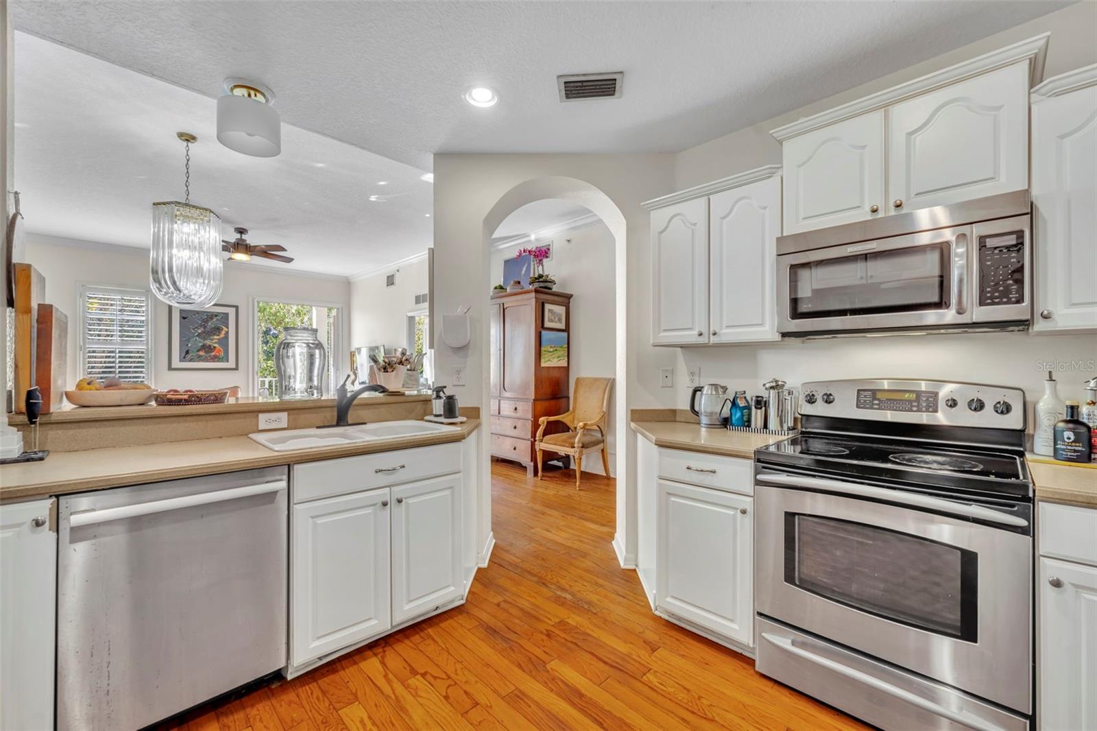 Image 13 of 32 For 1053 Oak Pond Drive 302