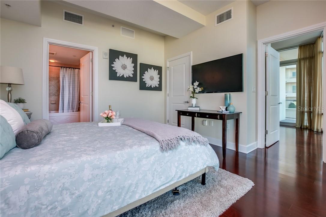 Image 17 of 35 For 101 Eola Drive 621