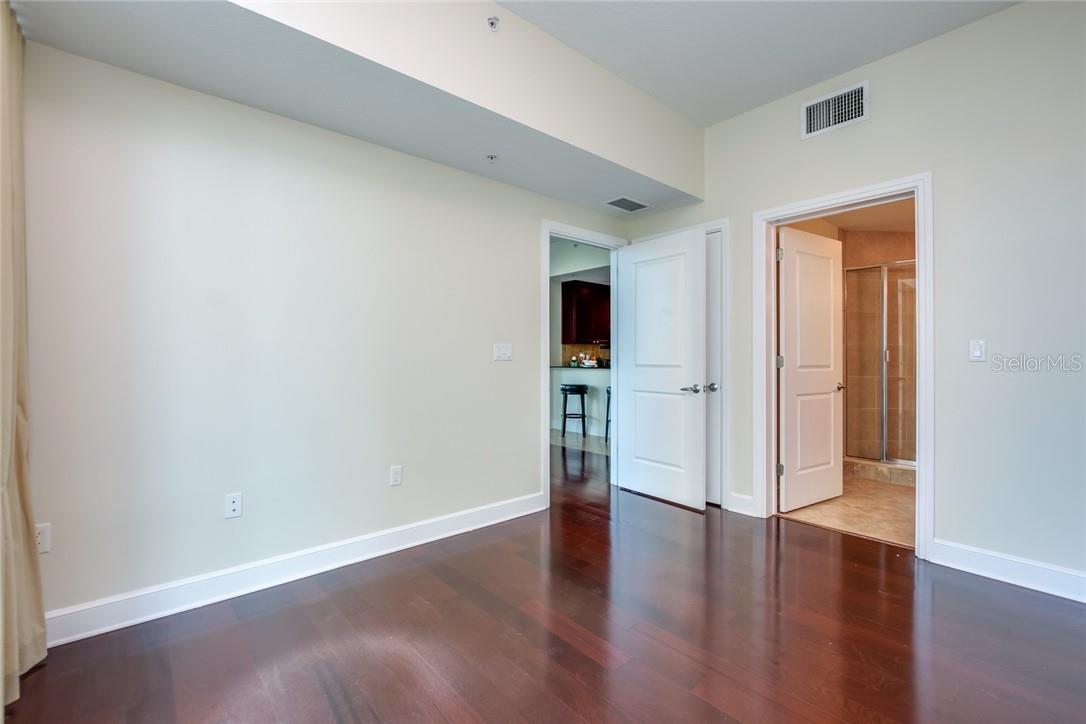 Image 23 of 35 For 101 Eola Drive 621