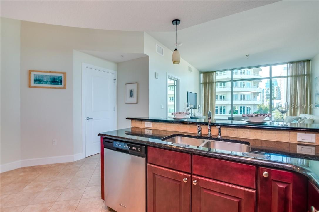 Image 7 of 35 For 101 Eola Drive 621