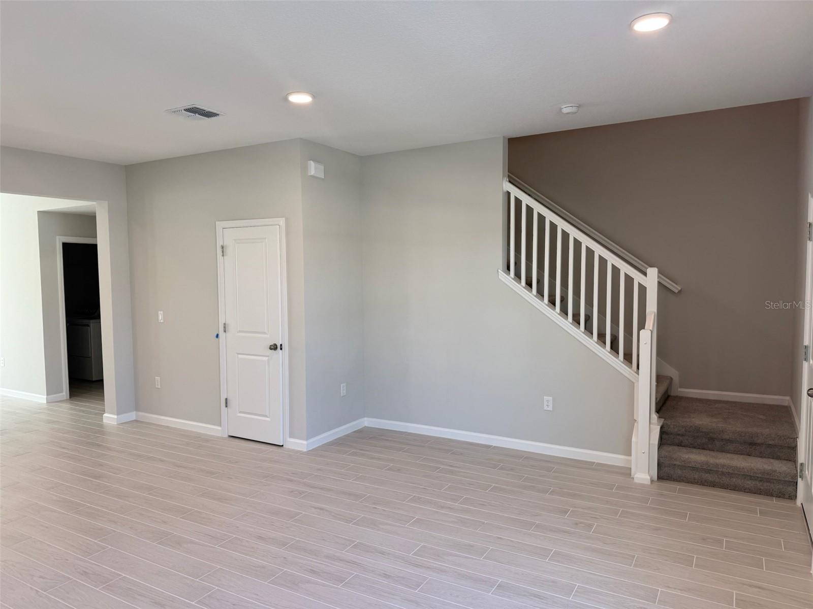 Image 3 of 37 For 619 Pothos Street