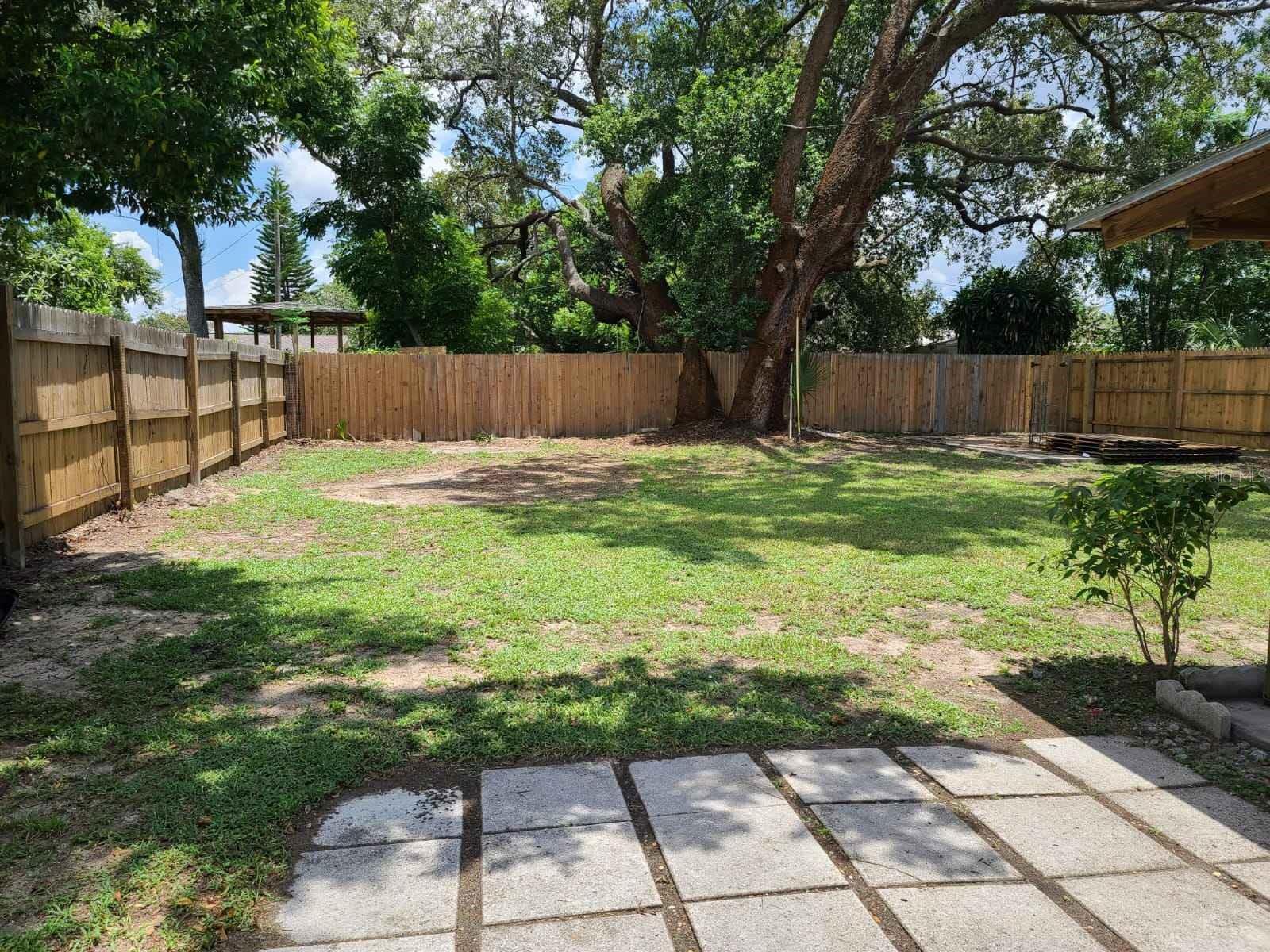 Image 11 of 13 For 833 Disston Avenue