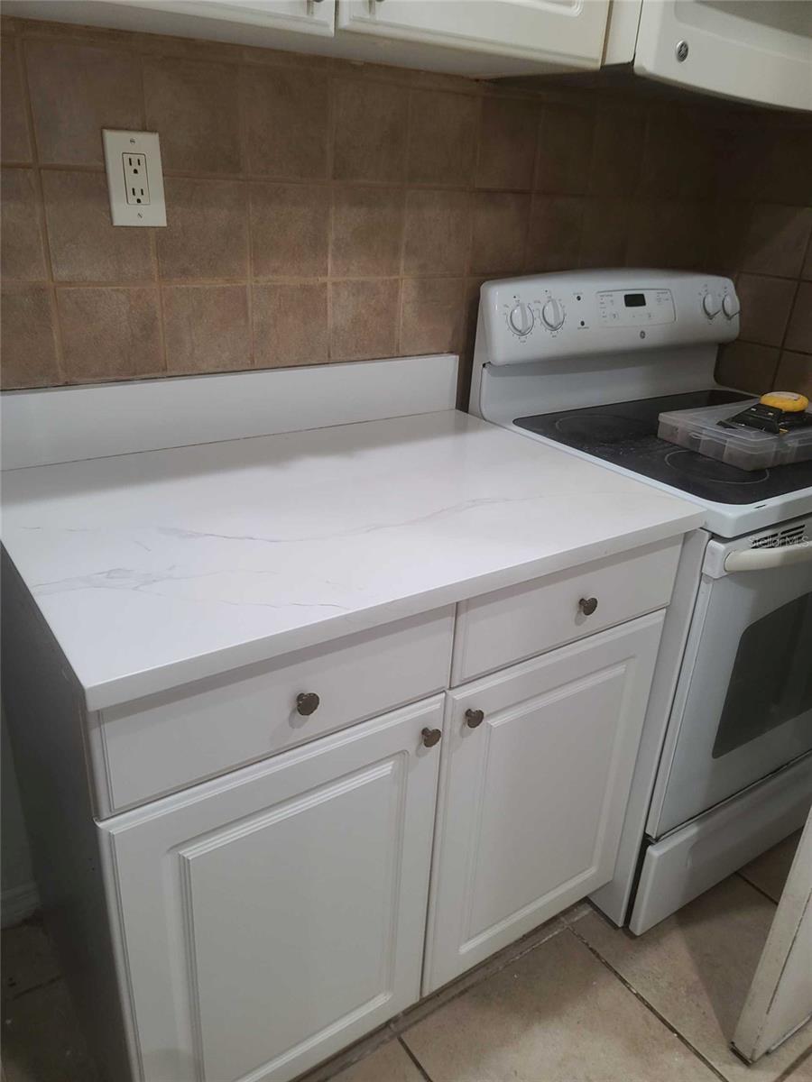 Image 3 of 13 For 833 Disston Avenue