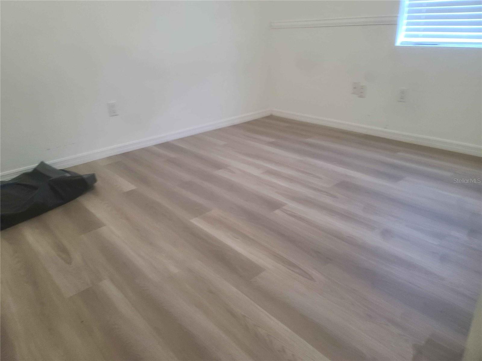 Image 6 of 13 For 833 Disston Avenue