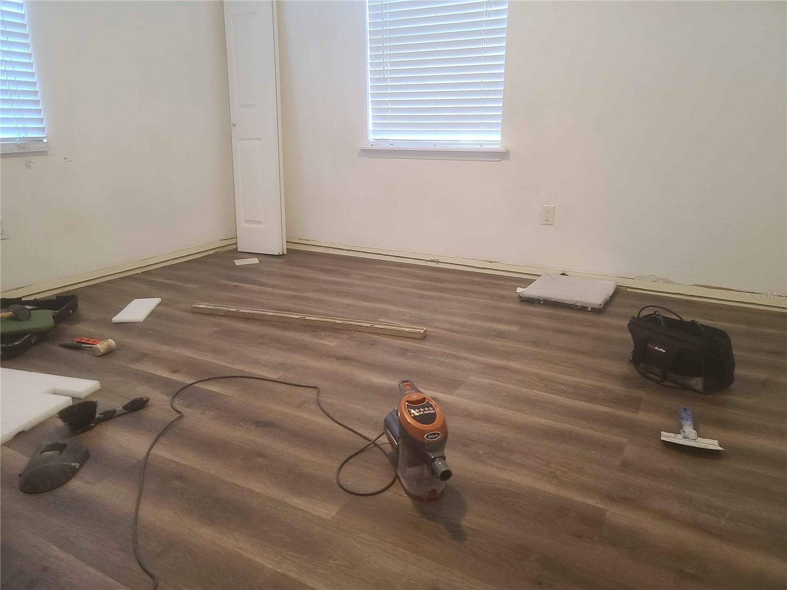 Image 8 of 13 For 833 Disston Avenue