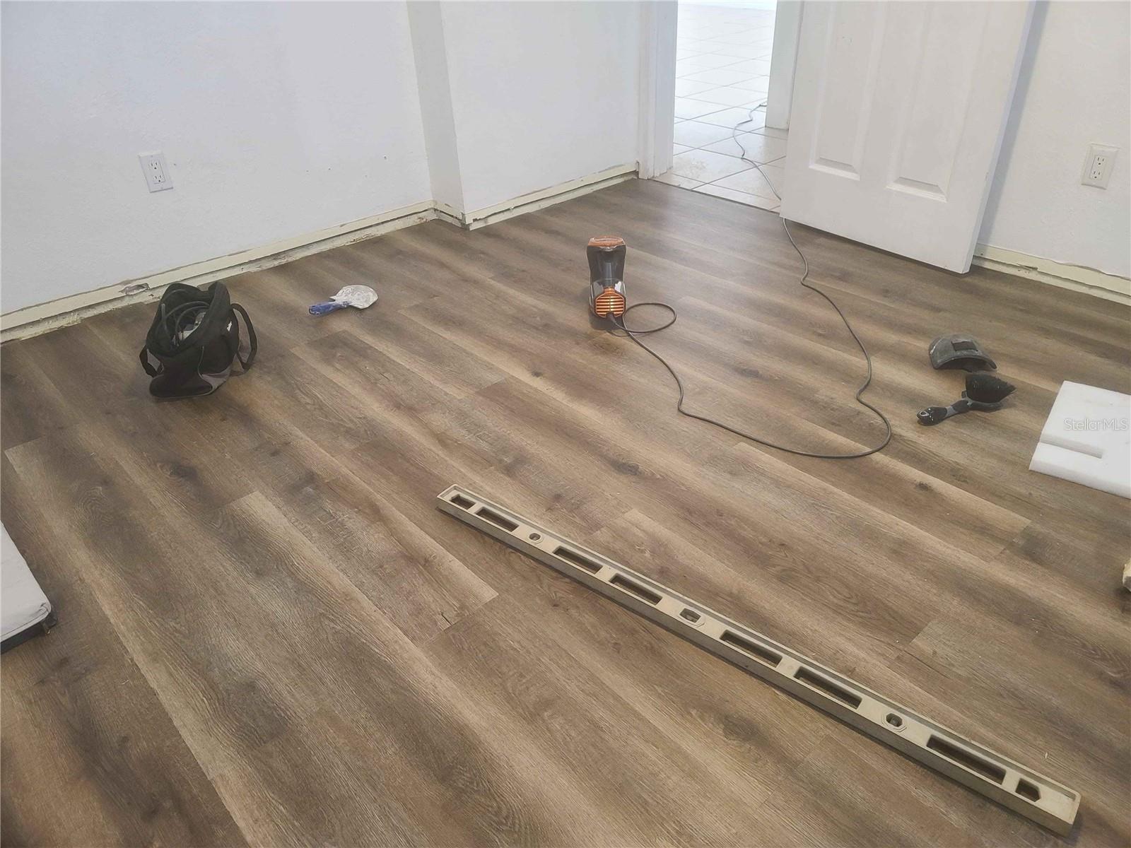 Image 9 of 13 For 833 Disston Avenue