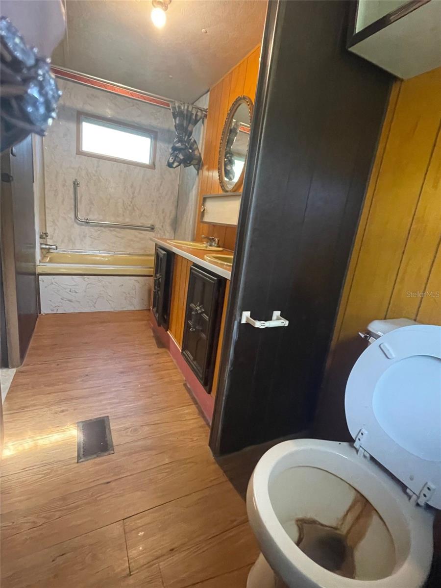 Image 16 of 25 For 15756 Trigonia Street