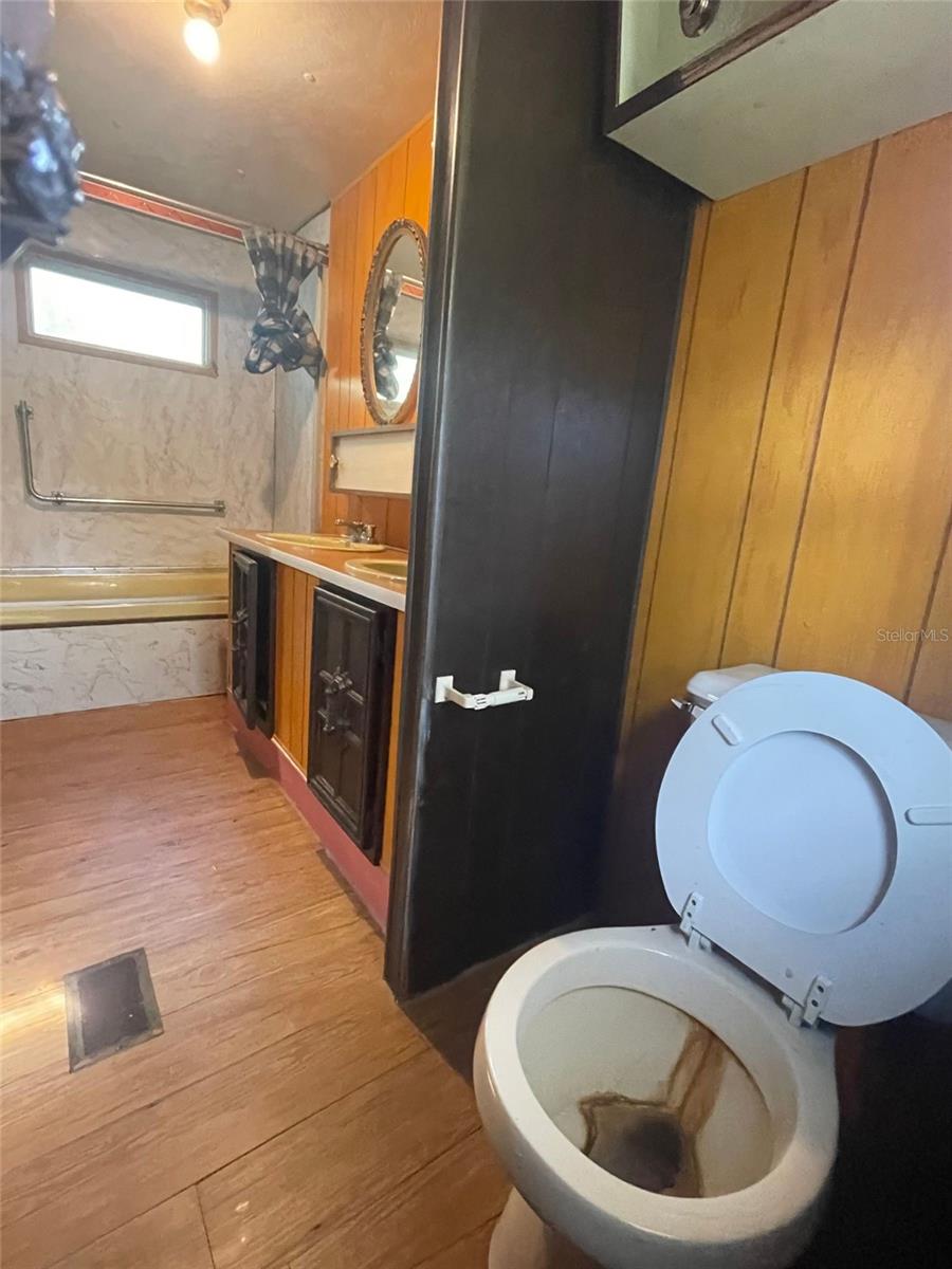 Image 17 of 25 For 15756 Trigonia Street