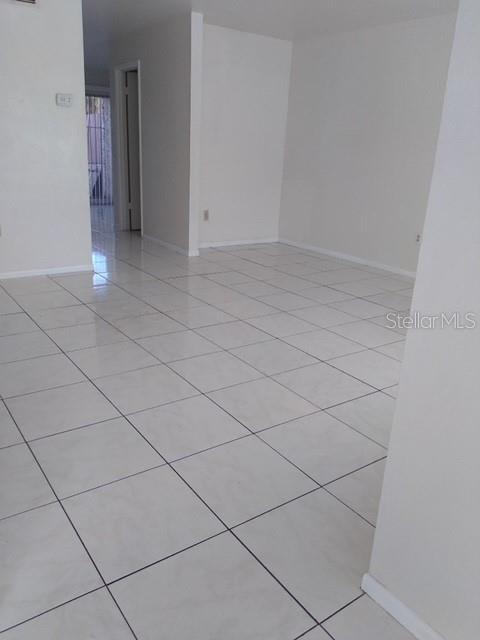 Listing photo id 9 for 4031 Henley Road 1706