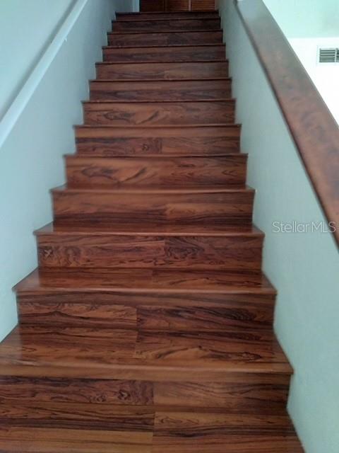 Listing photo id 11 for 4031 Henley Road 1706