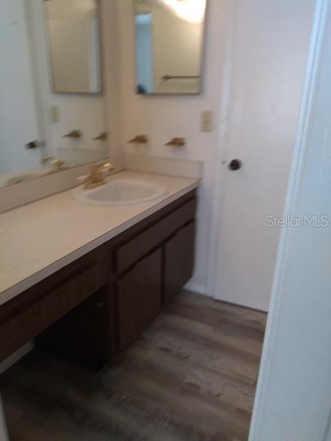 Listing photo id 13 for 4031 Henley Road 1706