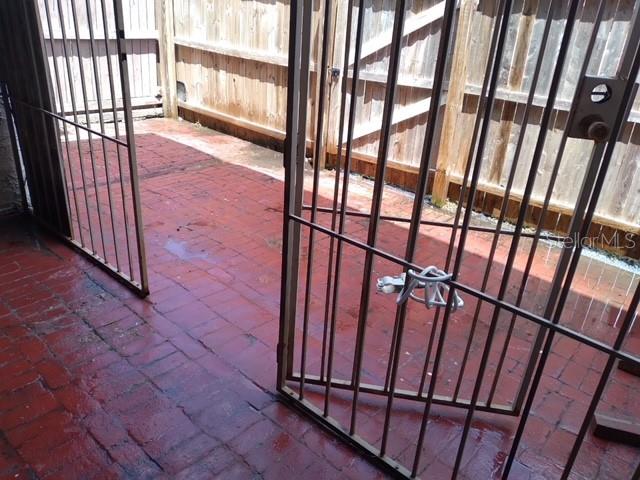 Listing photo id 21 for 4031 Henley Road 1706