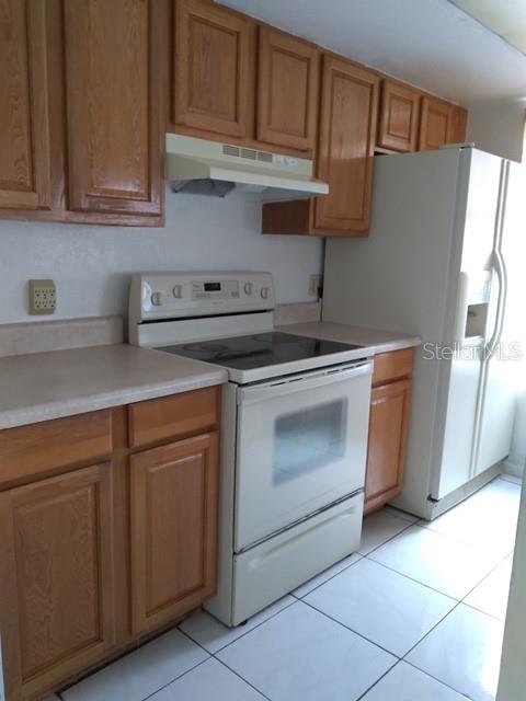 Listing photo id 3 for 4031 Henley Road 1706