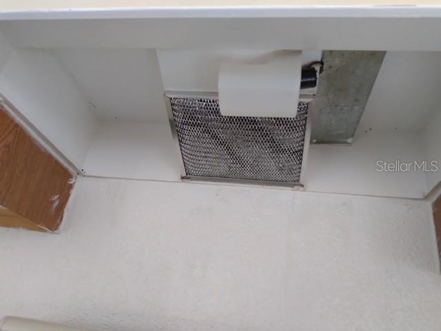 Listing photo id 4 for 4031 Henley Road 1706