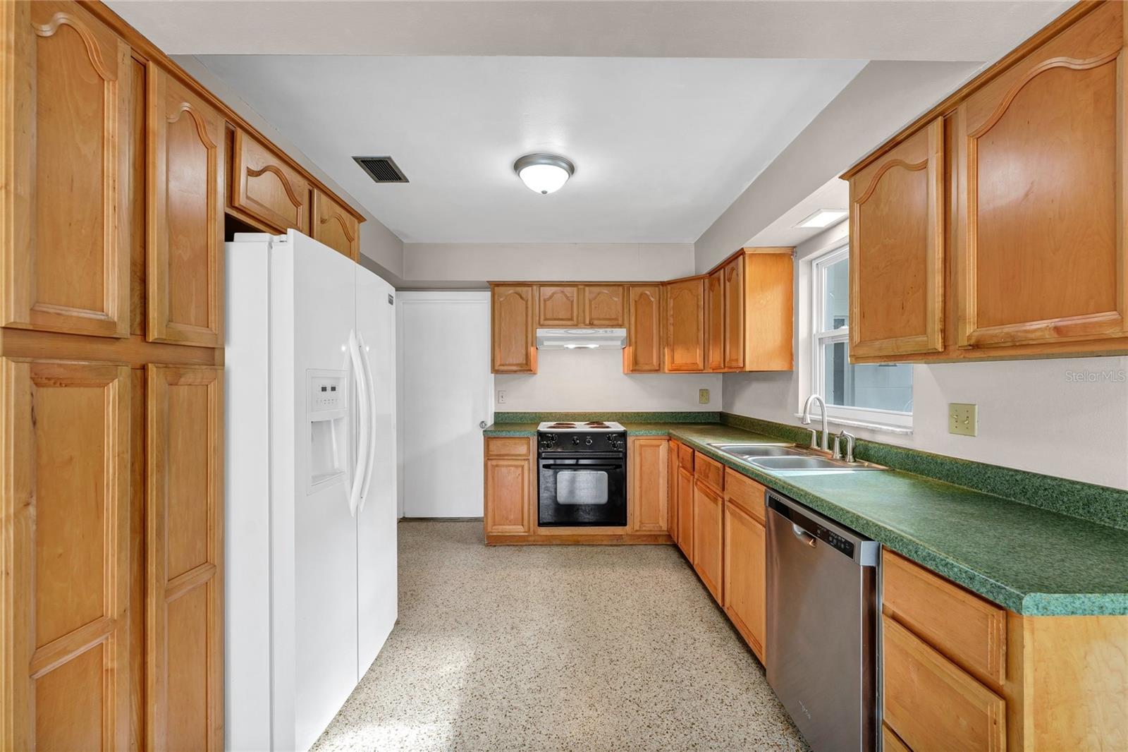 Image 6 of 32 For 810 Morocco Avenue