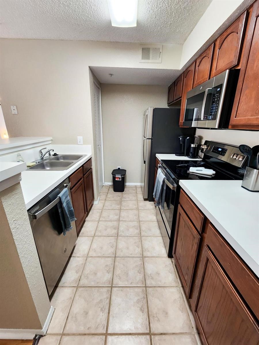 Image 14 of 38 For 2216 Grand Cayman Court 1425