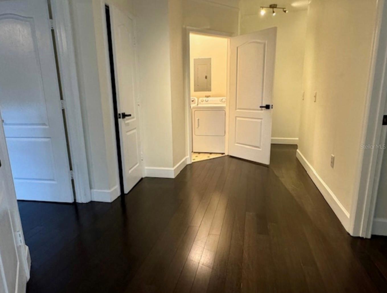 Image 19 of 36 For 8843 Villa View Circle 207