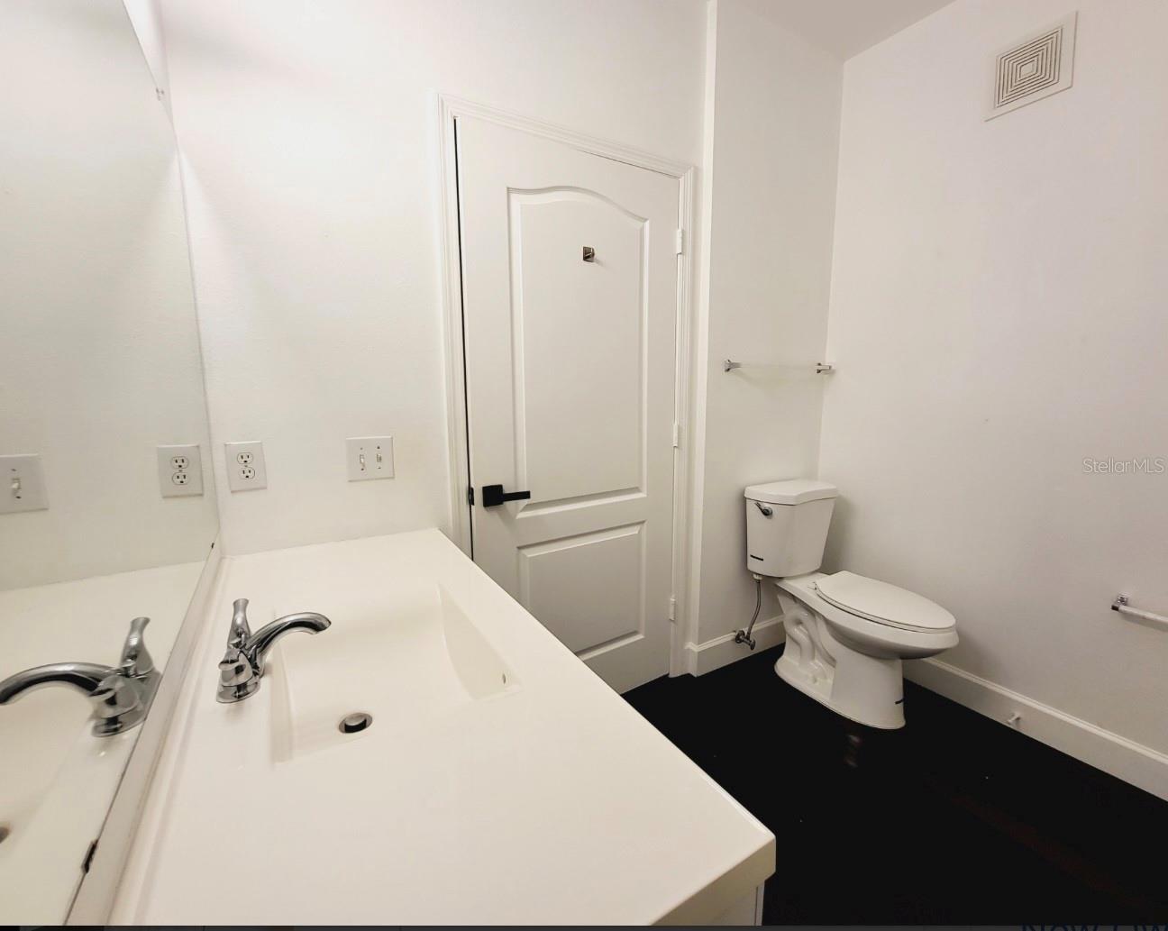 Image 21 of 36 For 8843 Villa View Circle 207