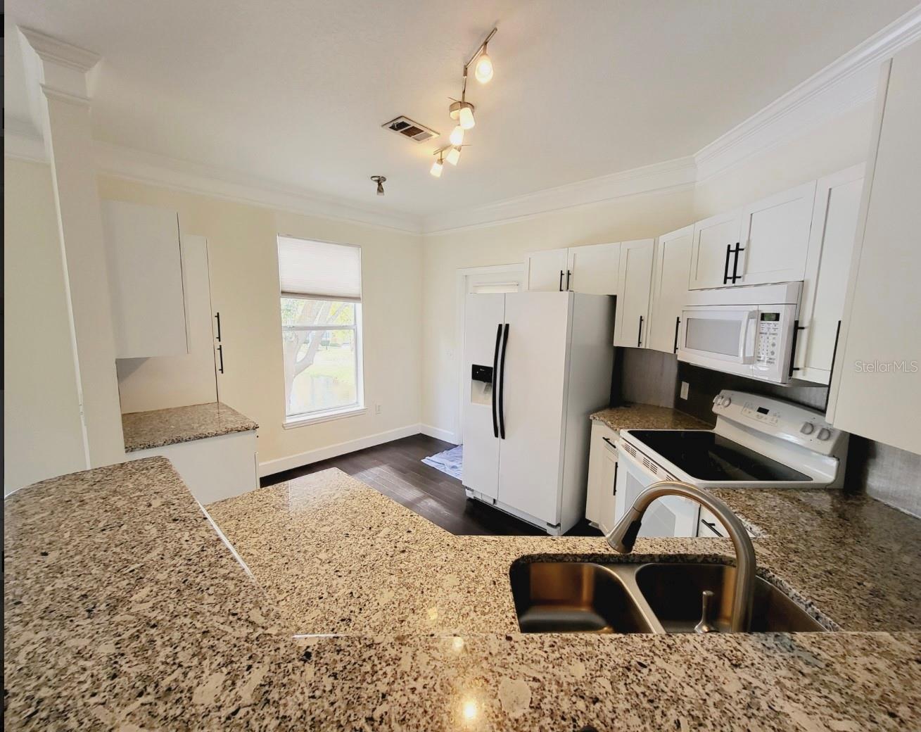 Image 3 of 36 For 8843 Villa View Circle 207