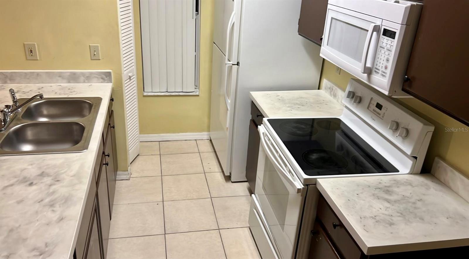 Image 5 of 7 For 2046 Royal Bay Boulevard 10