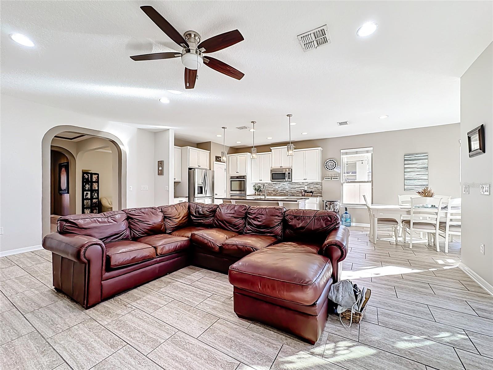 Image 12 of 48 For 1234 Fountain Coin Loop