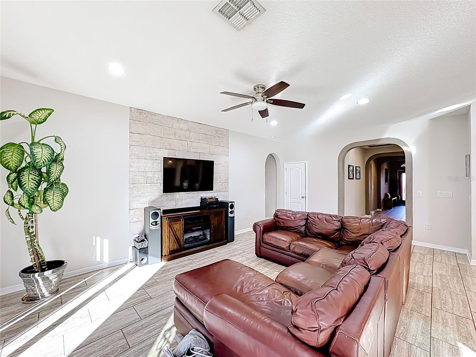 Image 13 of 48 For 1234 Fountain Coin Loop