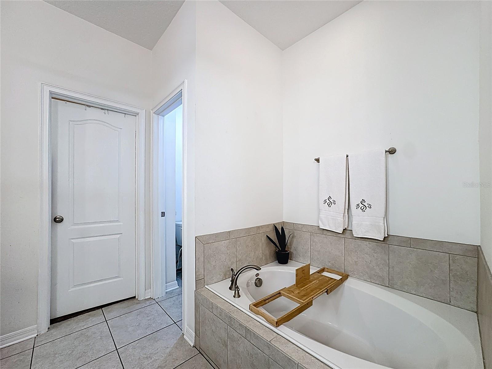 Image 28 of 48 For 1234 Fountain Coin Loop