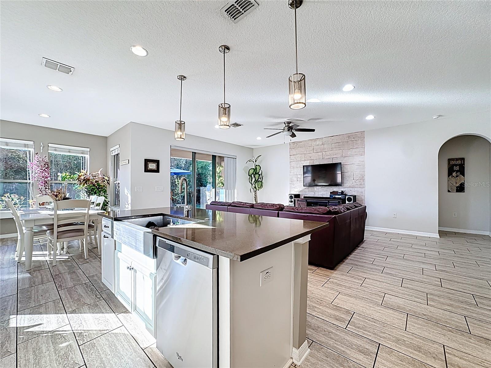 Image 7 of 48 For 1234 Fountain Coin Loop