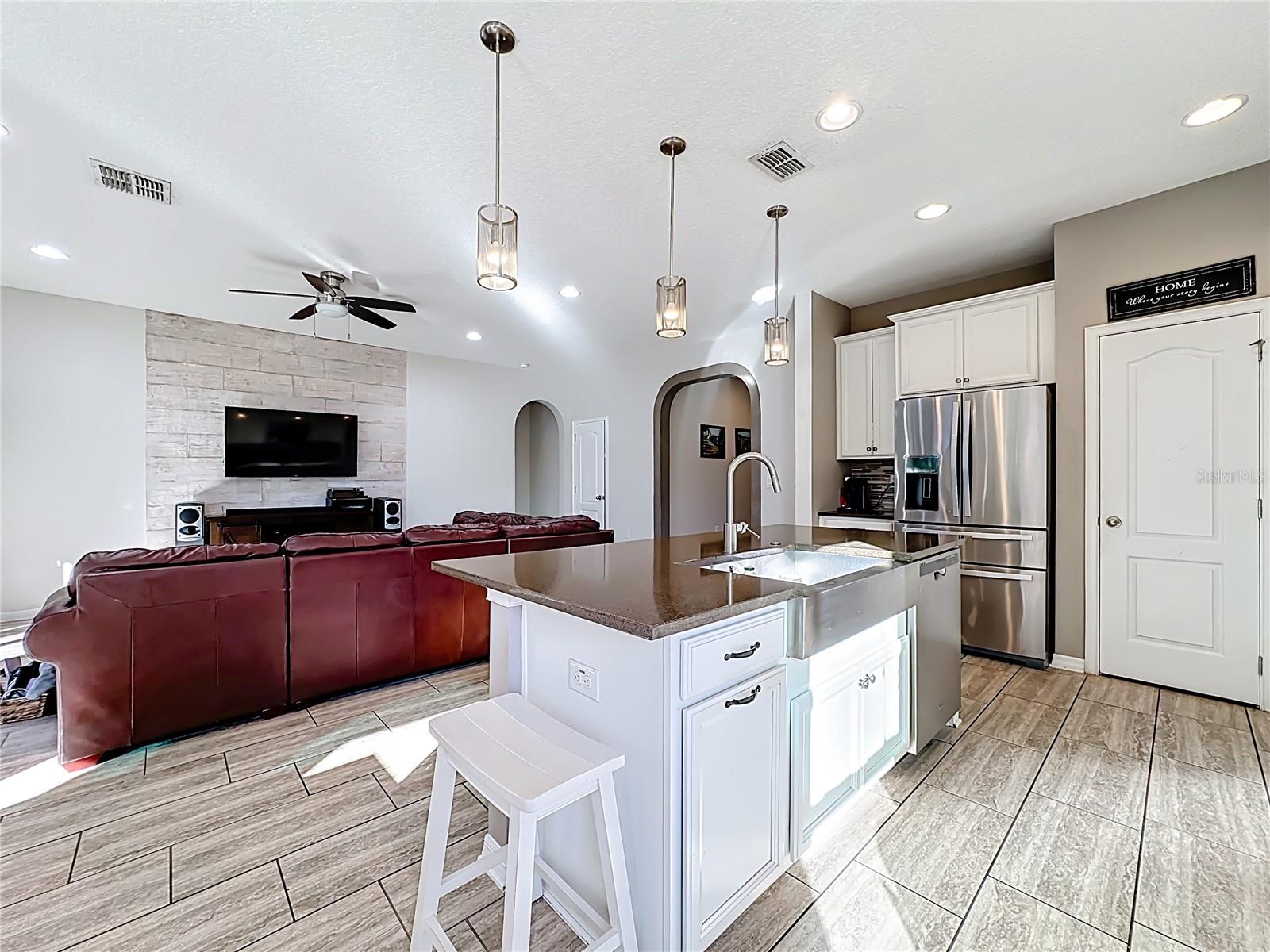 Image 9 of 48 For 1234 Fountain Coin Loop