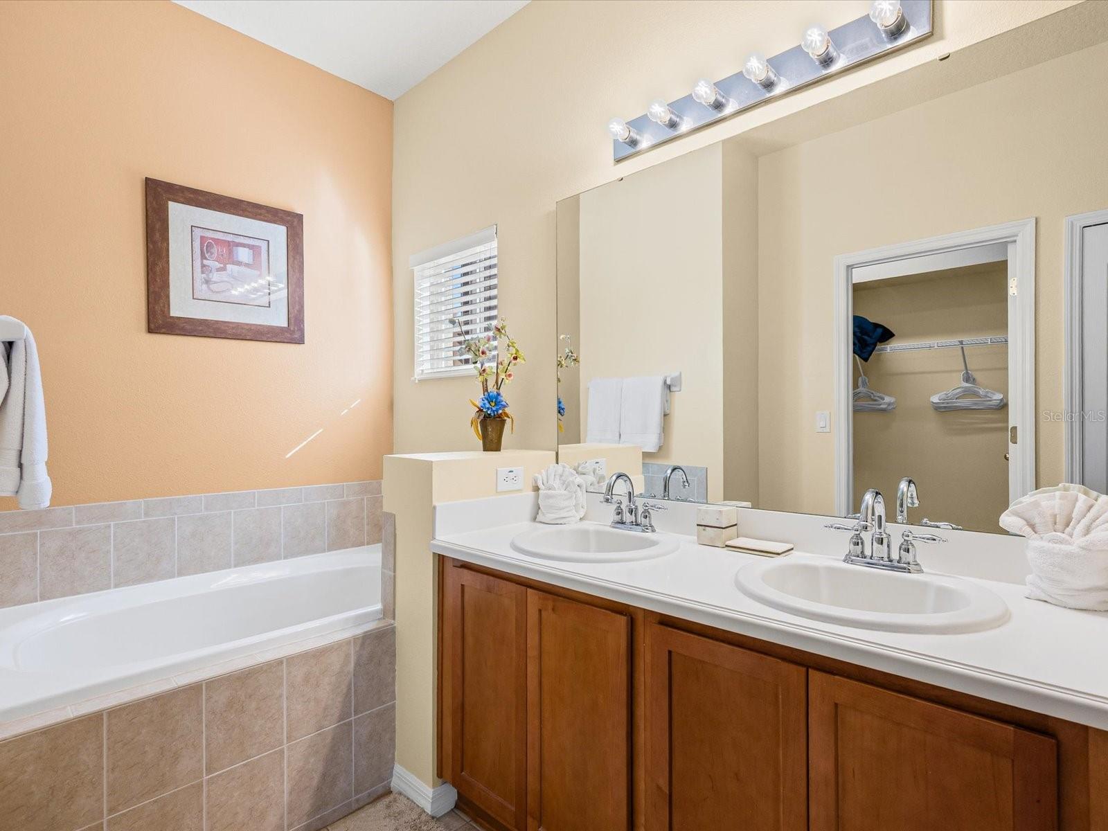 Image 23 of 42 For 113 Norfolk Drive