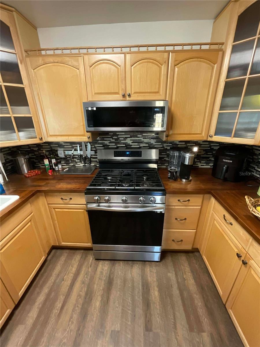 Image 14 of 23 For 616 Kings Lane Sw