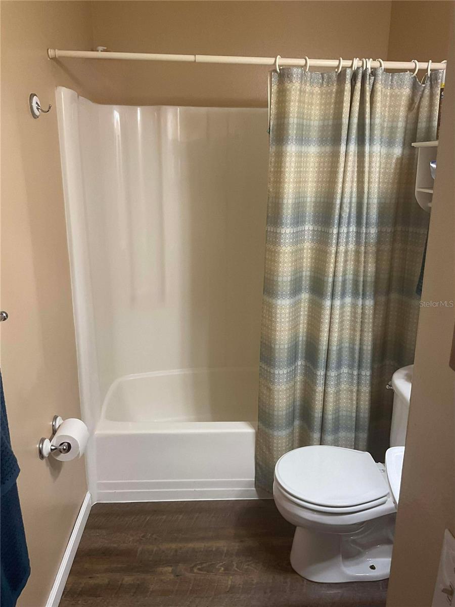 Image 16 of 23 For 616 Kings Lane Sw