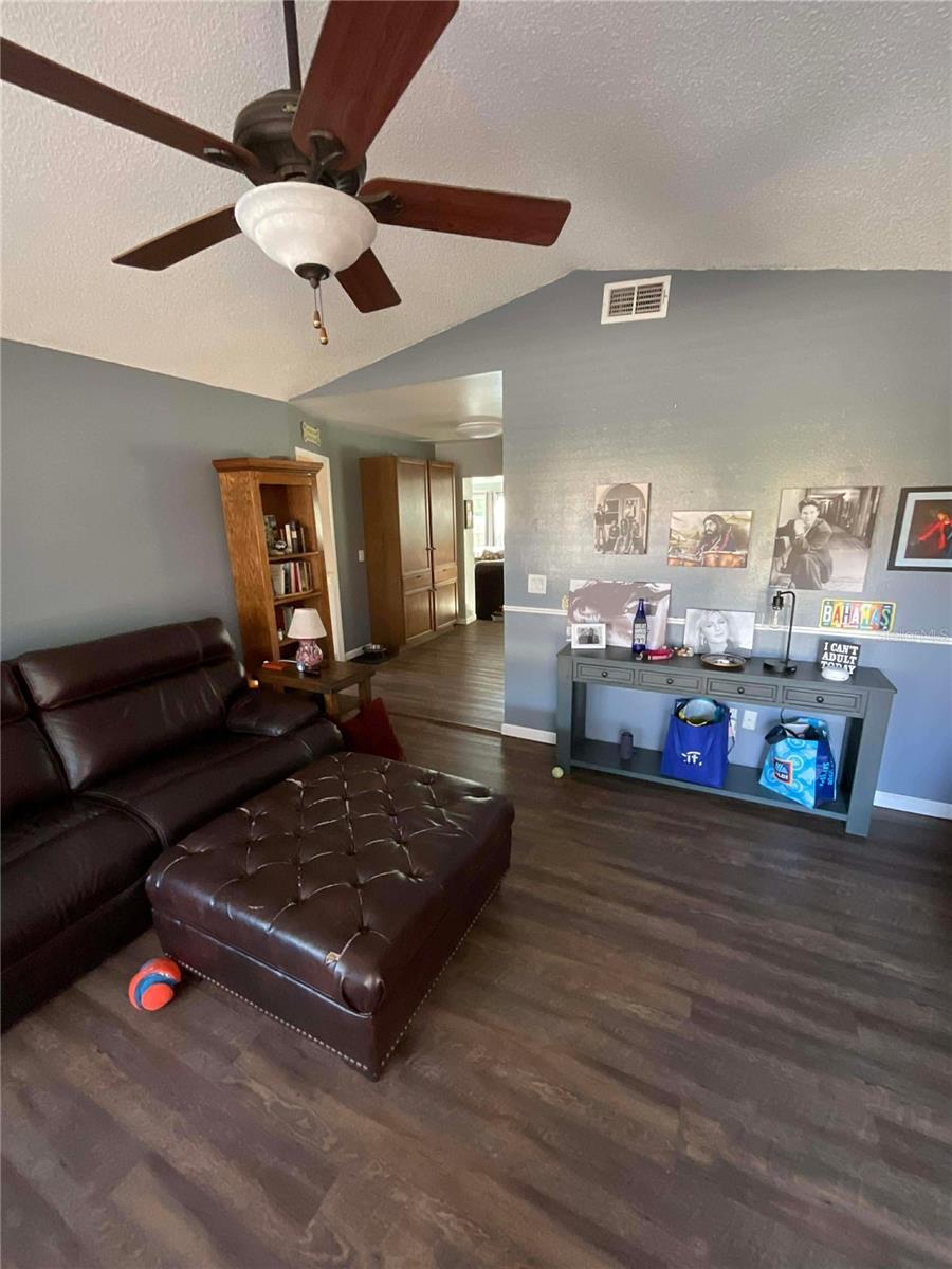 Image 20 of 23 For 616 Kings Lane Sw