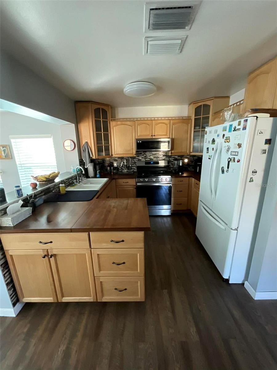 Image 21 of 23 For 616 Kings Lane Sw