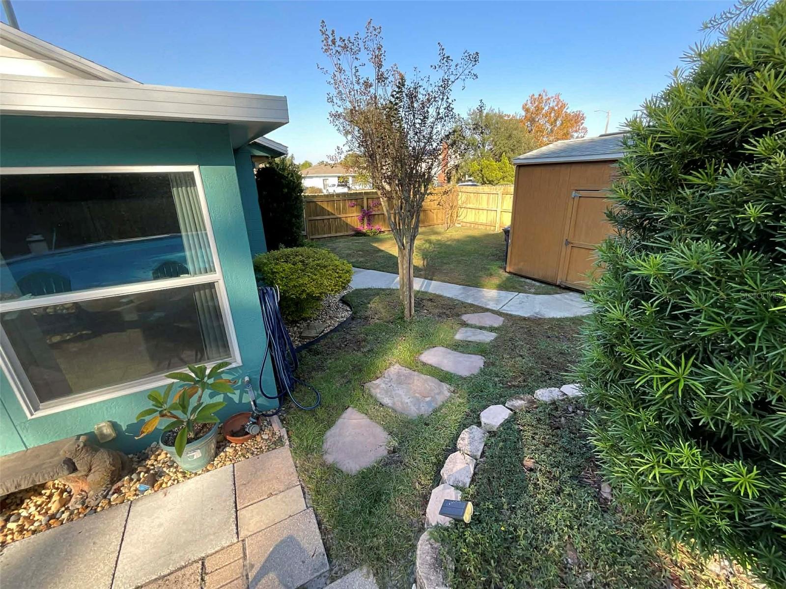 Image 7 of 13 For 616 Kings Lane Sw