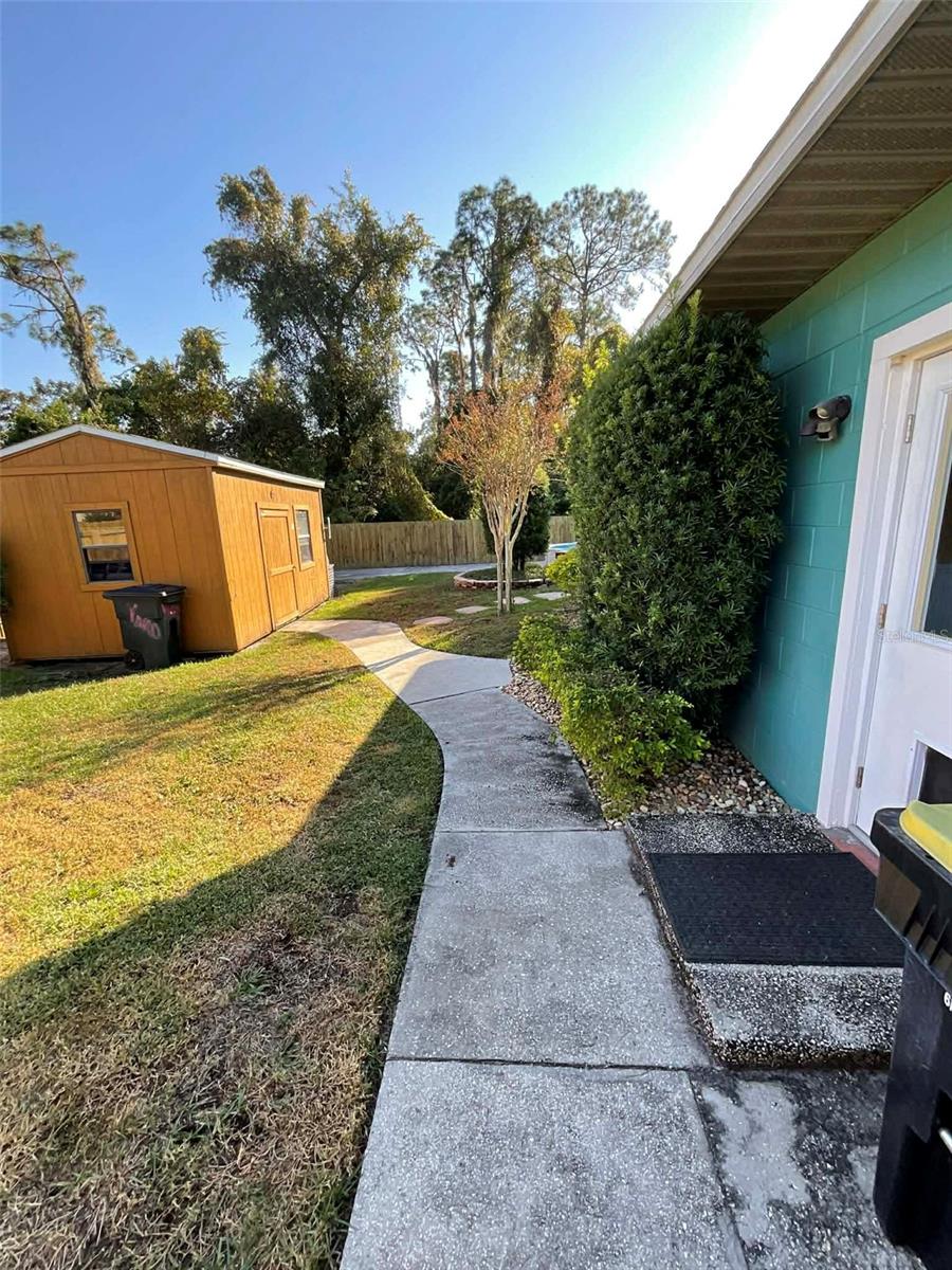 Image 8 of 13 For 616 Kings Lane Sw