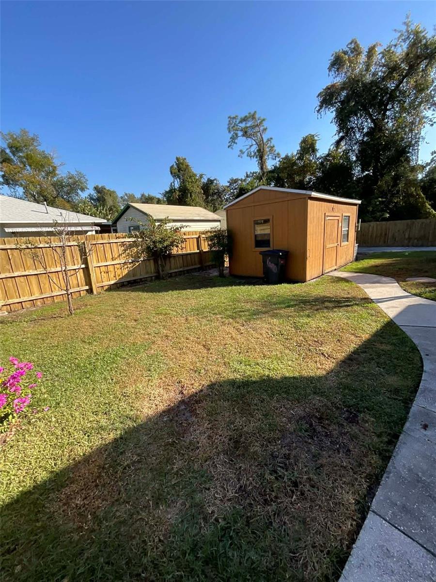 Image 9 of 13 For 616 Kings Lane Sw