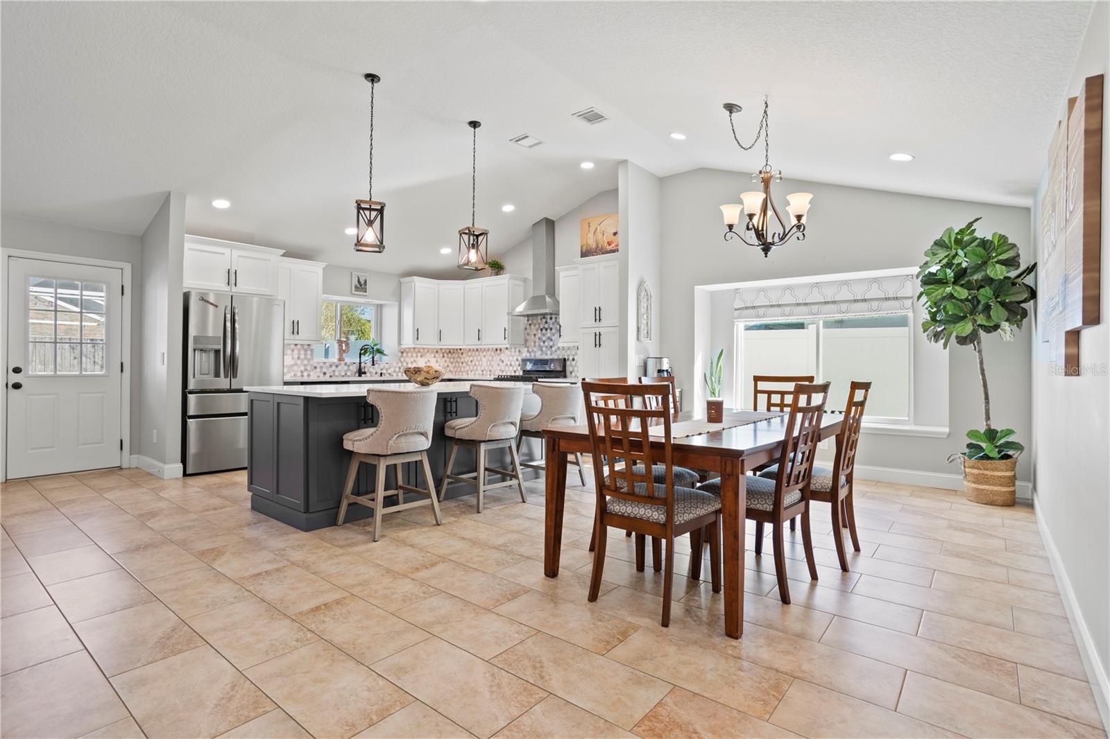 Image 10 of 34 For 204 Teakwood Court